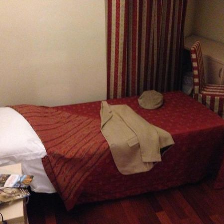 Hotel Caprice Avigliana Habitación foto