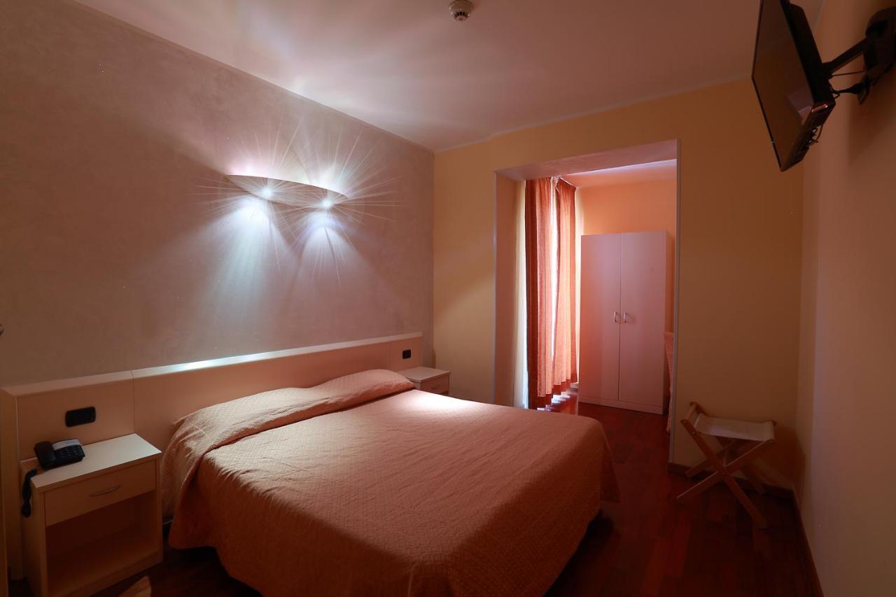 Hotel Caprice Avigliana Exterior foto