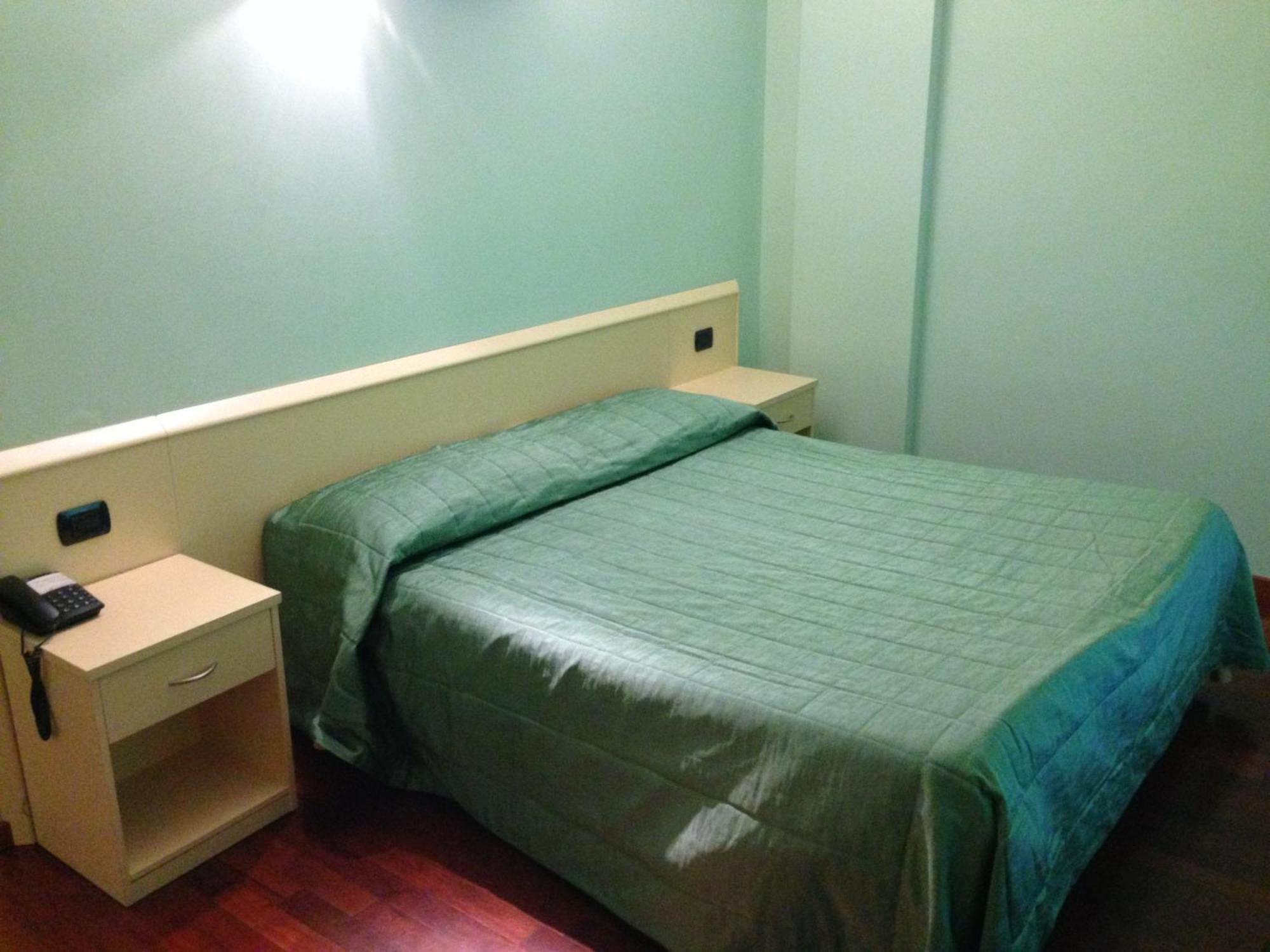 Hotel Caprice Avigliana Habitación foto